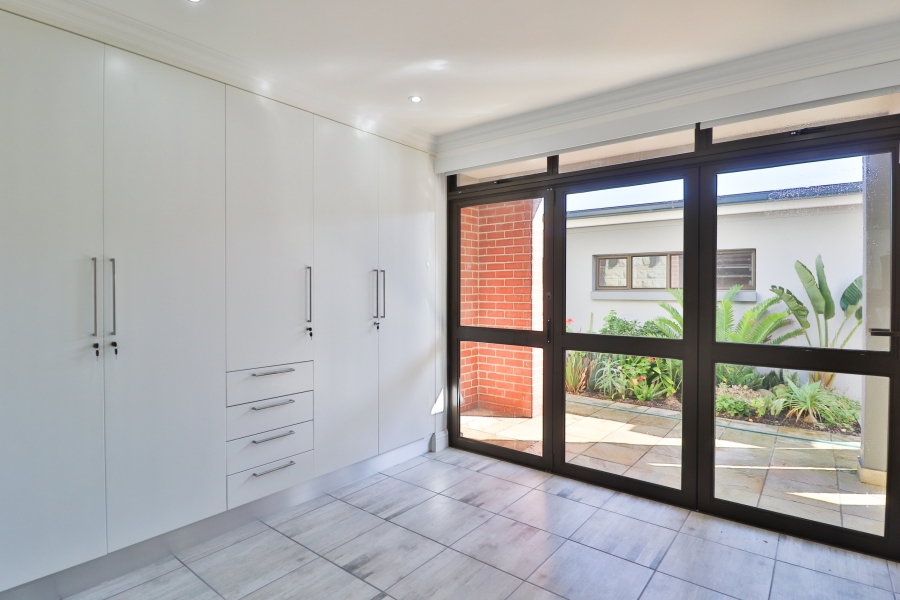 8 Bedroom Property for Sale in Reebok Western Cape